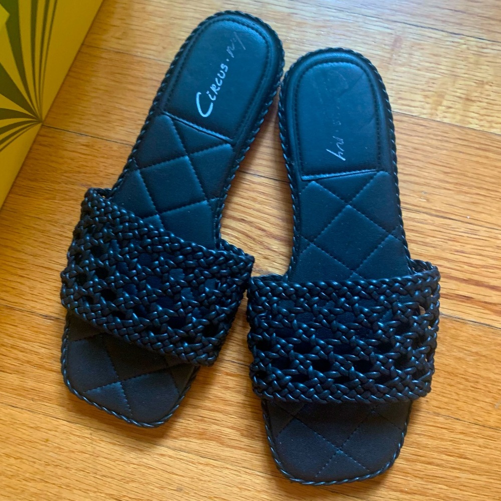 Barely Used Circus by Sam Edelman Black Woven Slides 7.5 with Box